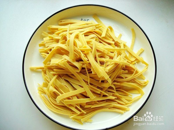 红椰菜炒豆皮的做法