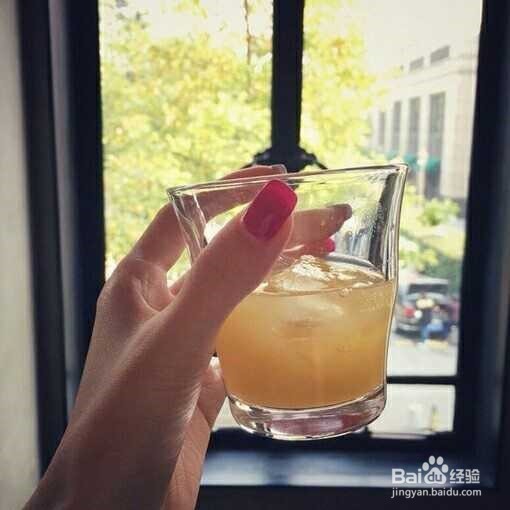 二胡右手拉弓的方法