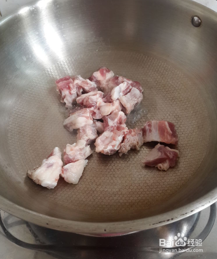 土豆焖排骨的做法