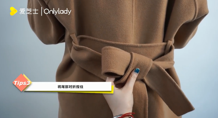 风衣腰带蝴蝶结怎么系