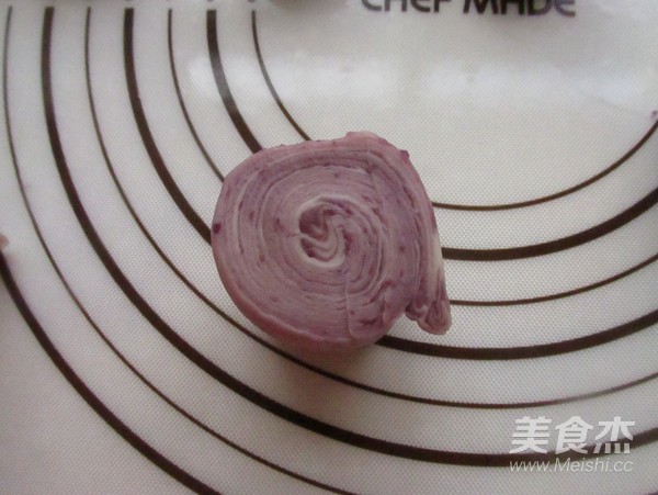 紫薯蛋黄酥的做法