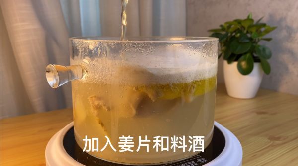 超鲜松茸排骨汤