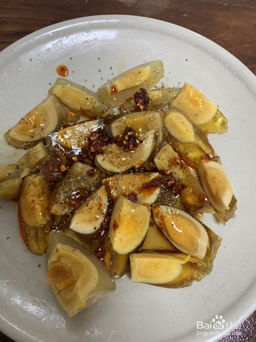 鲜嫩的凉拌青椒皮蛋