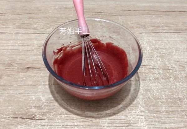 红丝绒草莓年轮蛋糕卷