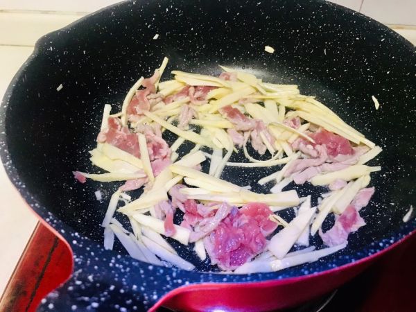 蘑菇冬笋榨菜肉丝炒豆干