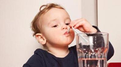 宝宝不爱喝白开水怎么办