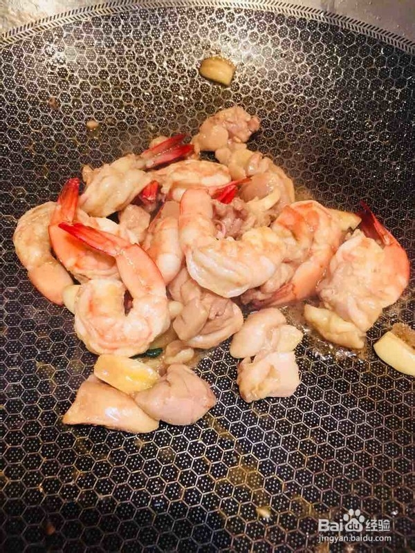 海鲜虾炒鸡的做法