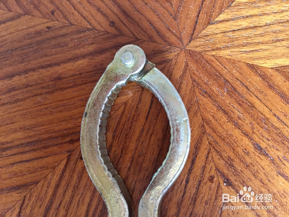 #神器#有了核桃开口器就不用费力剥核桃了