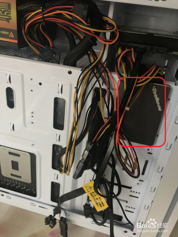 电脑如何同时安装固态和机械硬盘