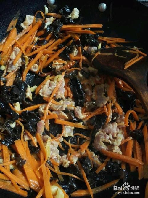 胡萝卜木耳炒肉片的做法