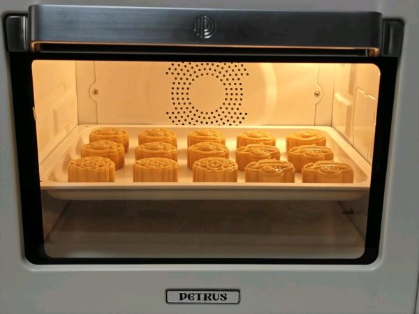 拉丝冰翅蛋黄月饼