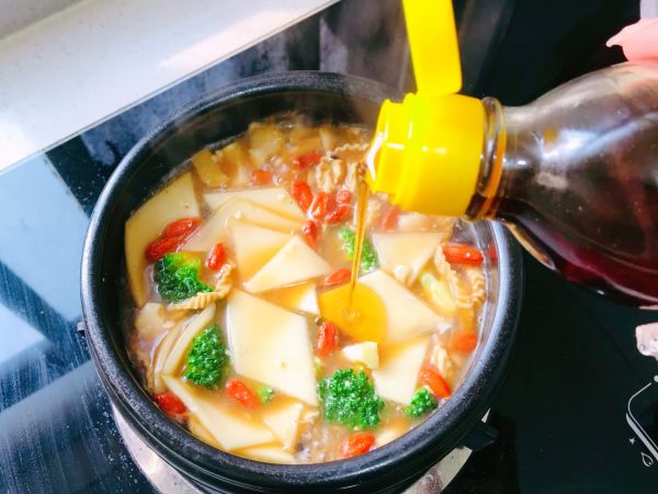 做个牛肉麻酱砂锅