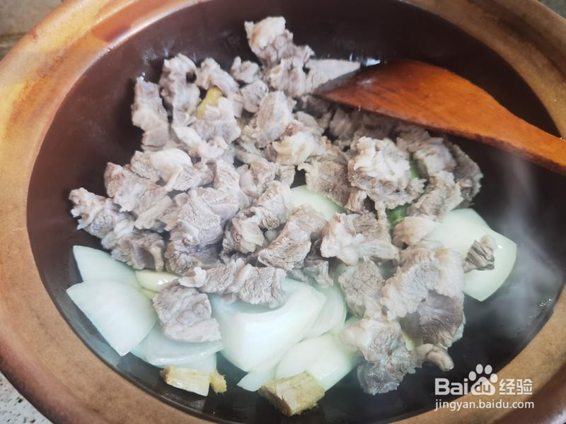 港式牛腩炖萝卜的做法