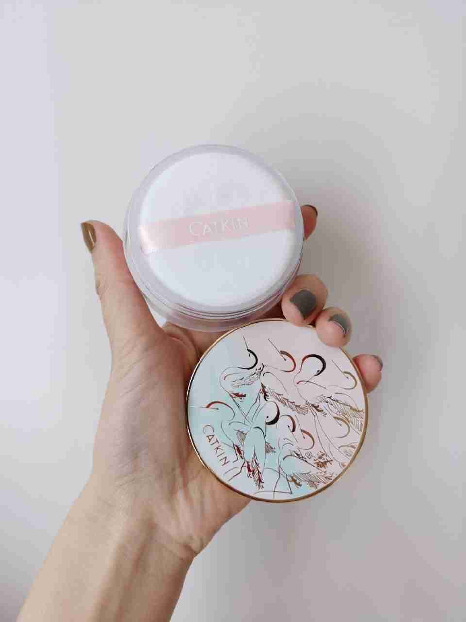 卡婷散粉！一个小仙女的人手必备款，重点是它平价还好用