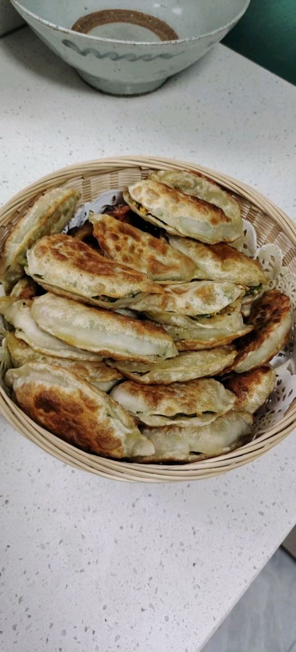 三鲜馅韮菜盒子