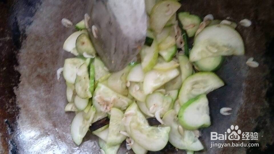 补钙的健康素菜—虾皮炒黄瓜