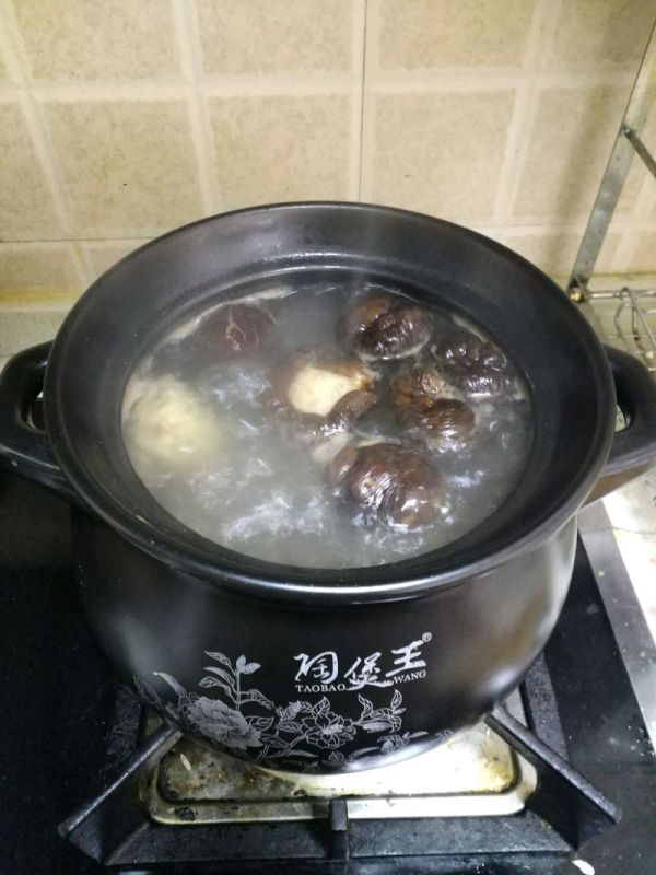 白萝卜炖排骨汤