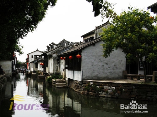 中国第一水乡古镇周庄 粉墙青瓦摇船