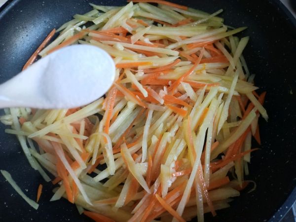 清炒胡萝卜土豆丝