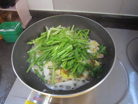 蛋香蒜茸芹菜,看上去很营养很美味