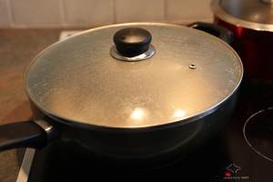 在家制作比目鱼炖豆腐