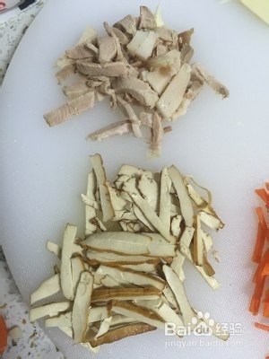 食补养生芹菜肉丝笋香干还有胡萝卜的做法