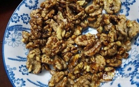 大理地区白族人民吃核桃方法