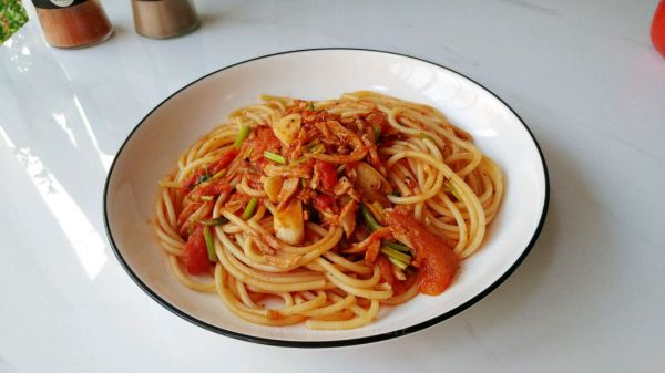 蒜辣茄香鸡丝面