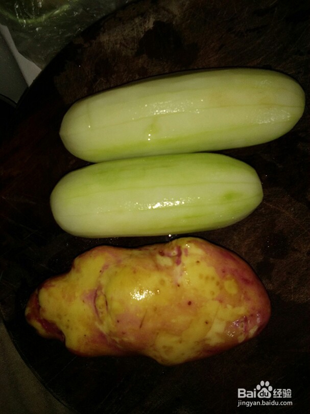 #美食#老黄瓜紫皮洋芋汤