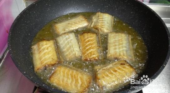 怎样炸带鱼不粘锅