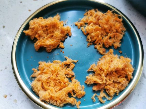 藜麦金枪鱼饭团