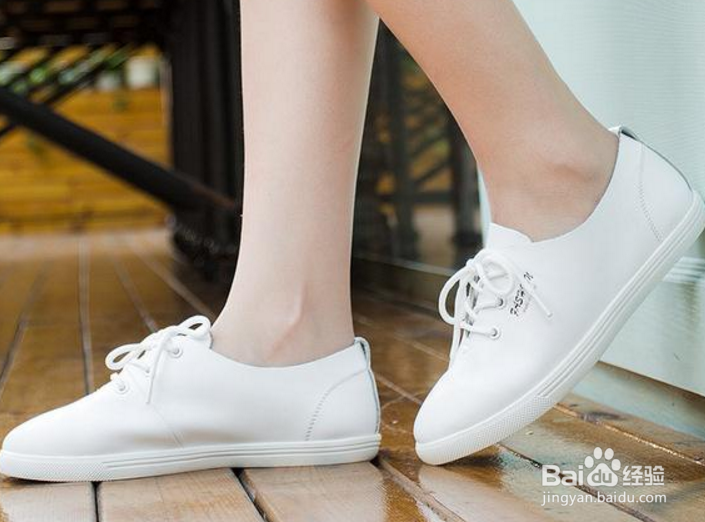 学生们如何挑选一双自己喜欢的小白鞋？