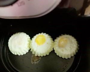 怎么做无油烟花型荷包蛋