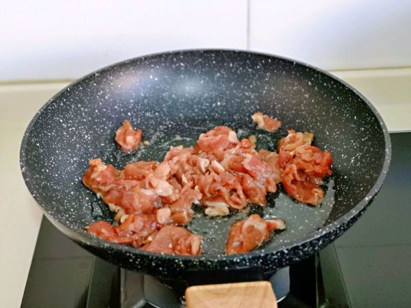 牛肉彩椒炒木耳