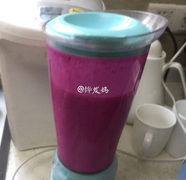 红心火龙果奶昔