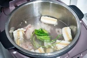 推荐玉米筒骨汤