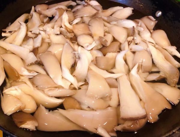 黄瓜胡萝卜炒平菇