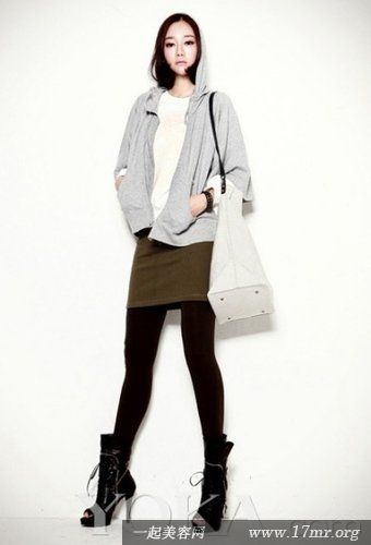 秋冬短裙怎样和靴子搭配