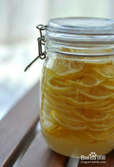 美容养颜~蜂蜜柠檬水!