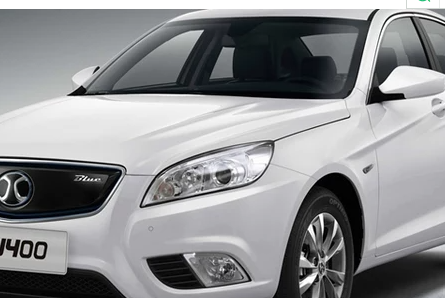 驾驶机动车在雨天遇到撑雨伞和穿雨衣的行人怎样礼让