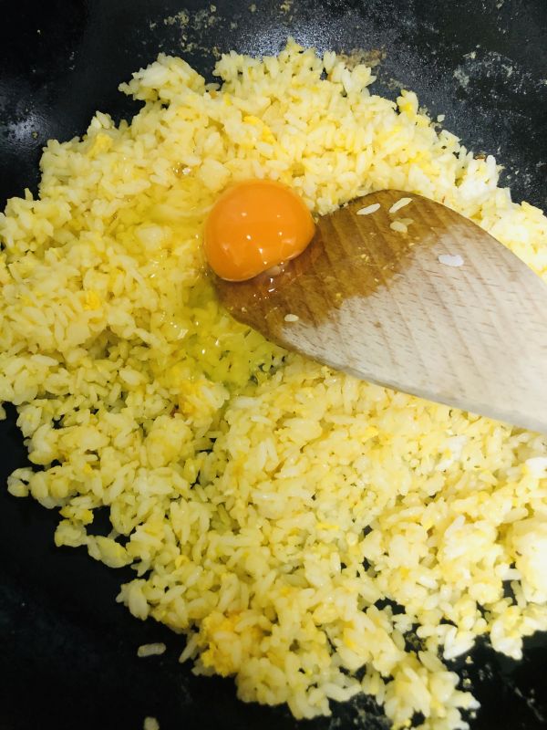 黄金米腊肠蛋炒饭