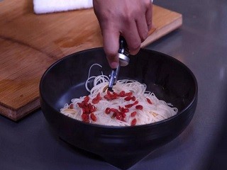 麻油鸡空心面线怎么做?