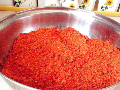 豆腐乳制作时发黄变粘稠正常吗