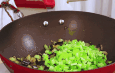 茄 子 炒 饭的做法