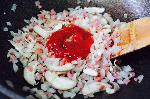 卷心菜香肠炒饭