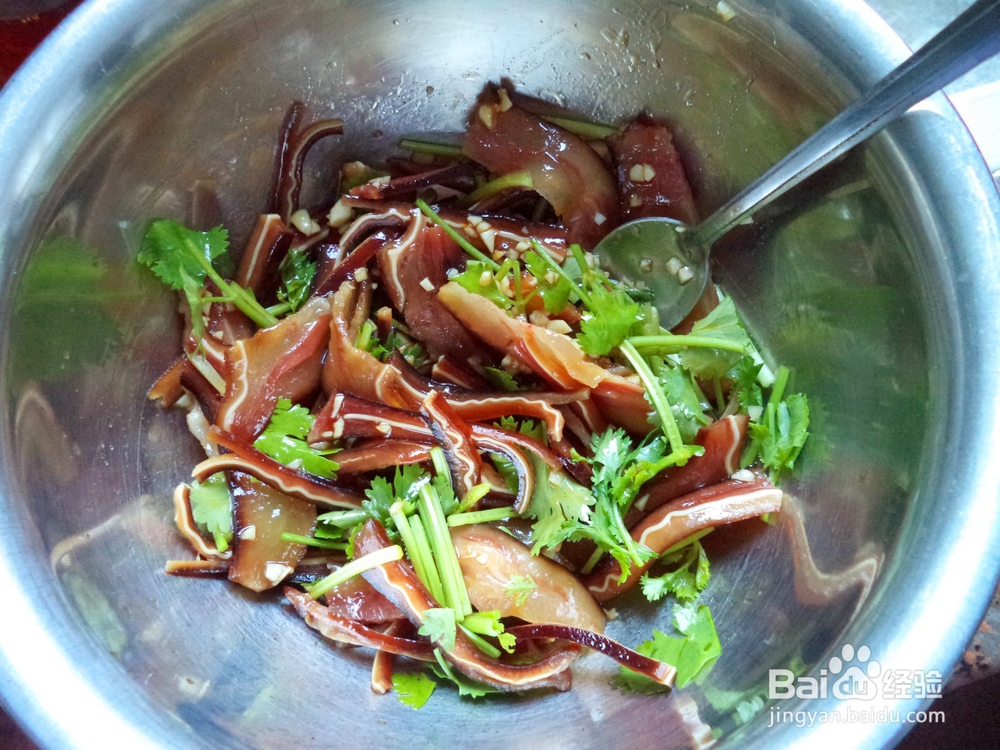 凉拌腊猪耳怎么做