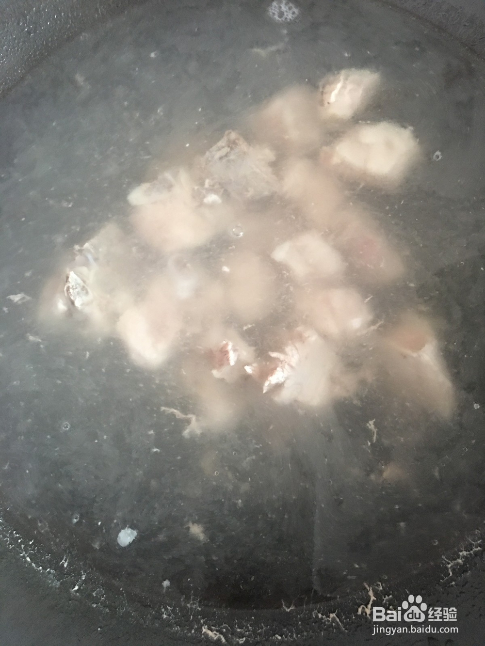 玉米胡萝卜排骨汤的家庭做法