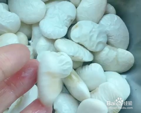 每日美食-猪蹄花儿可以吸的猪蹄的做法