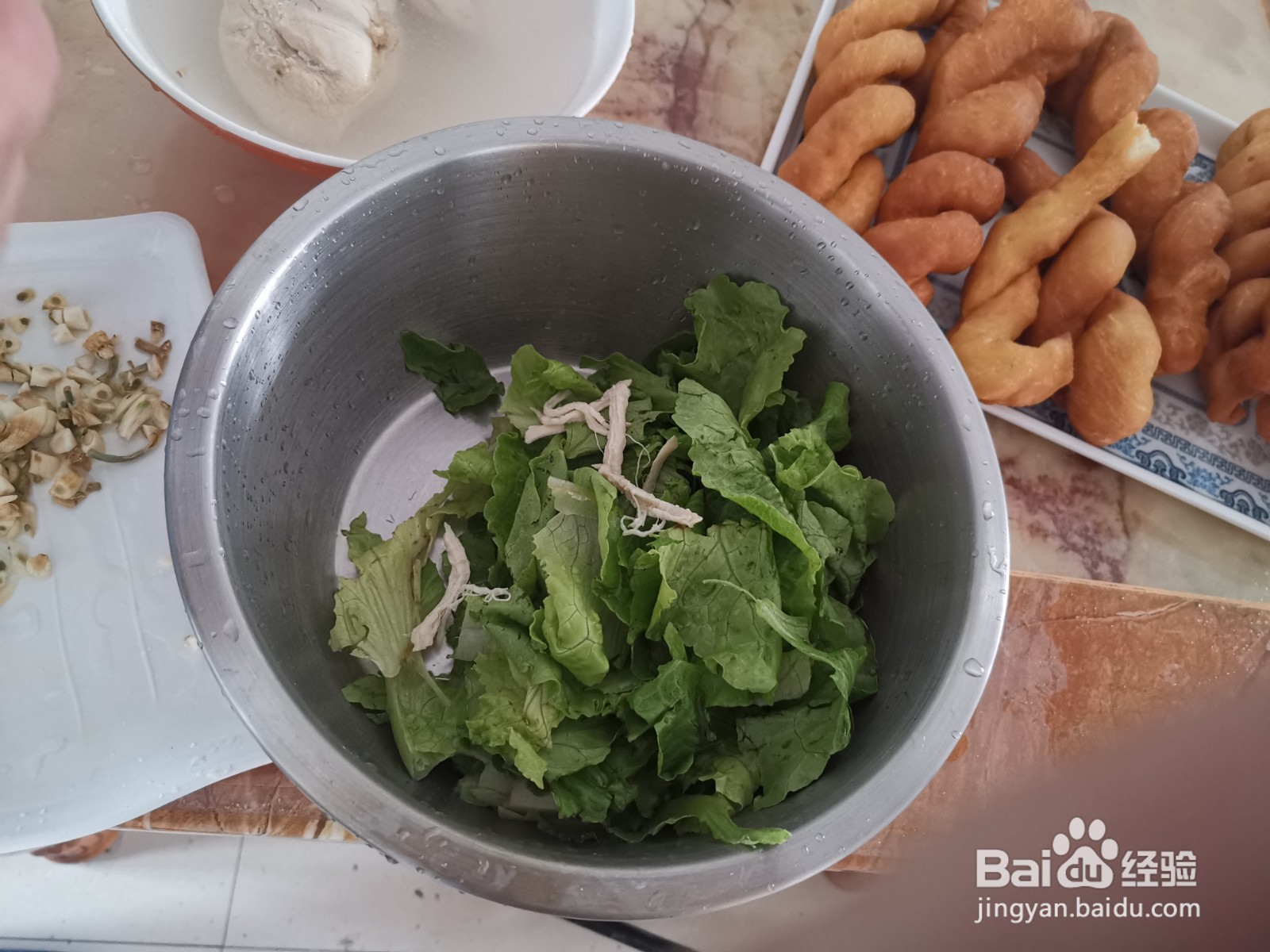 鸡蛋酱鸡胸肉拌生菜