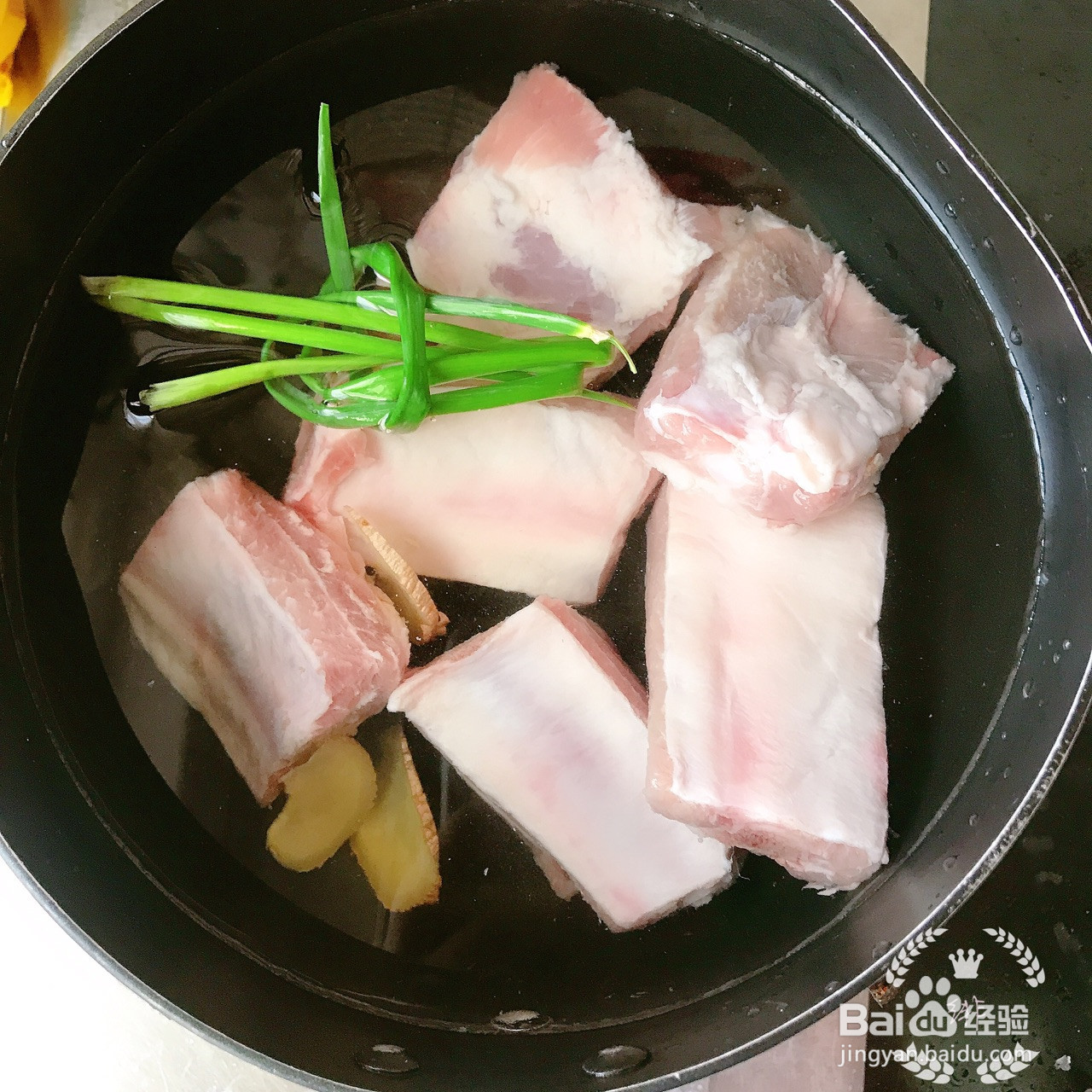 萝卜开小会排骨汤的做法